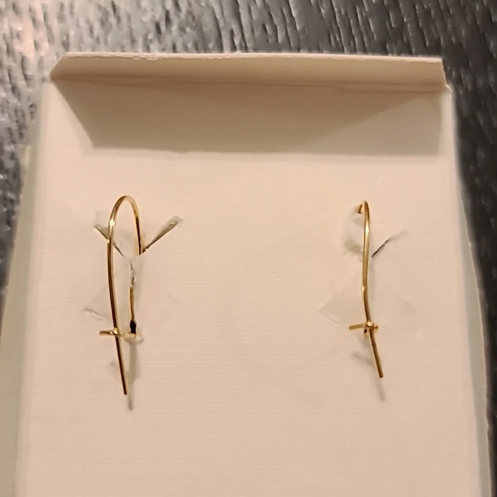 Olivine on black lava earrings from Hawaii - Picture 2 of 3